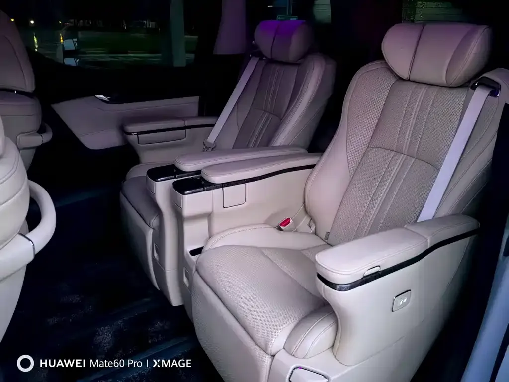 Toyota Alphard — фото 9
