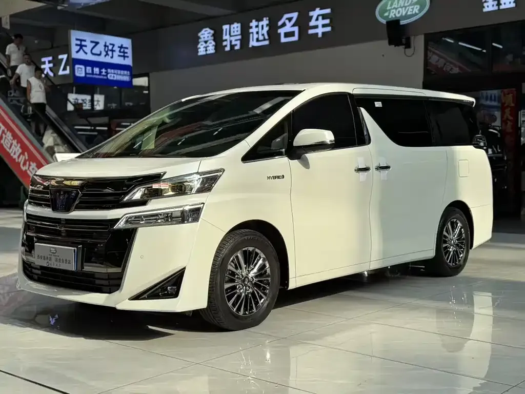 Toyota Vellfire — фото 1