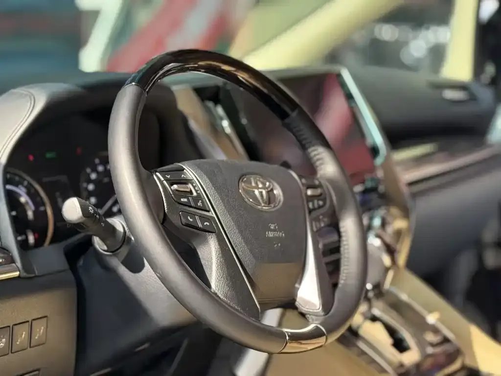 Toyota Vellfire — фото 10