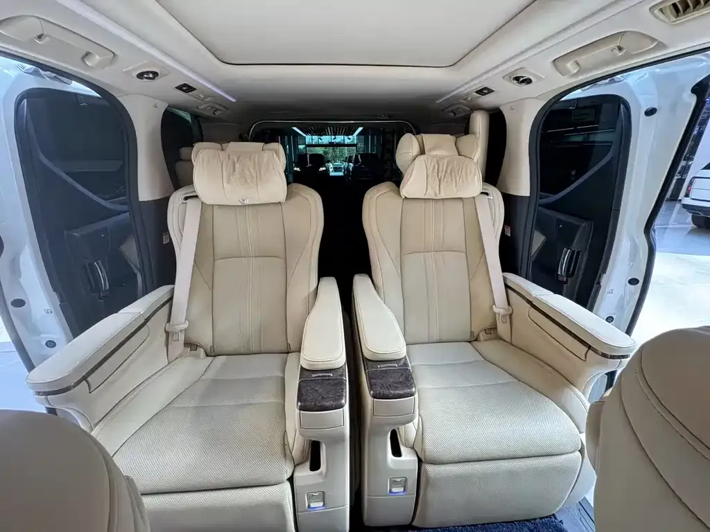 Toyota Vellfire — фото 5