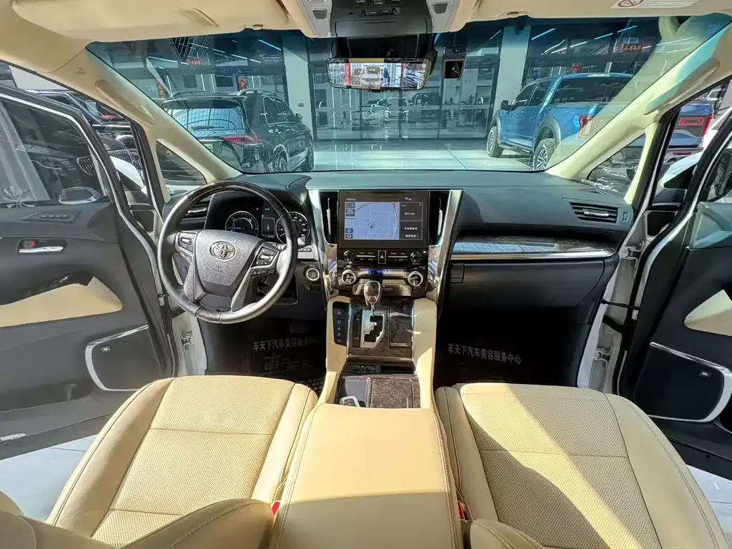 Toyota Vellfire — фото 6