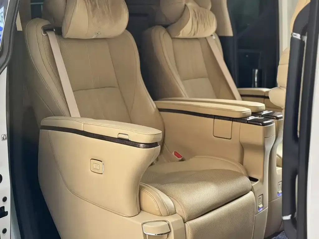Toyota Vellfire — фото 7
