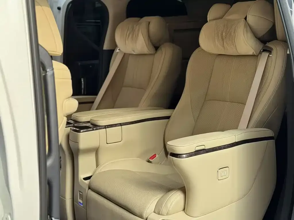 Toyota Vellfire — фото 8