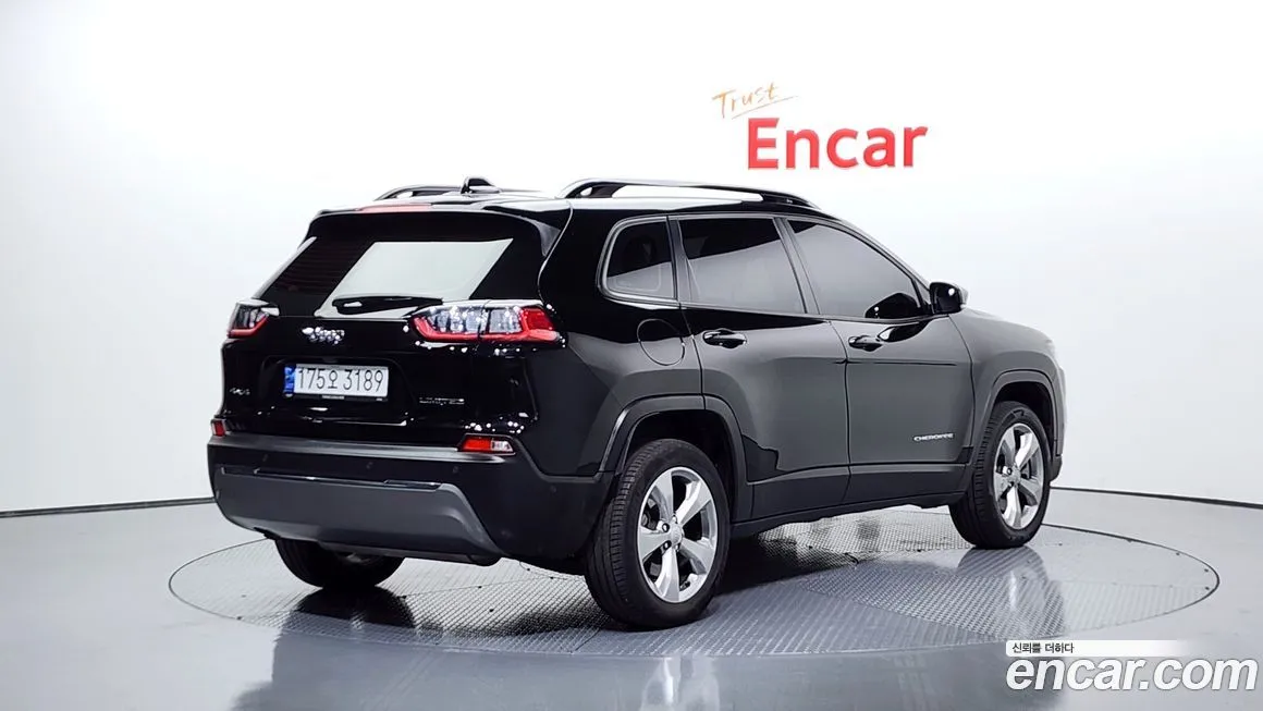 Jeep Cherokee — фото 2
