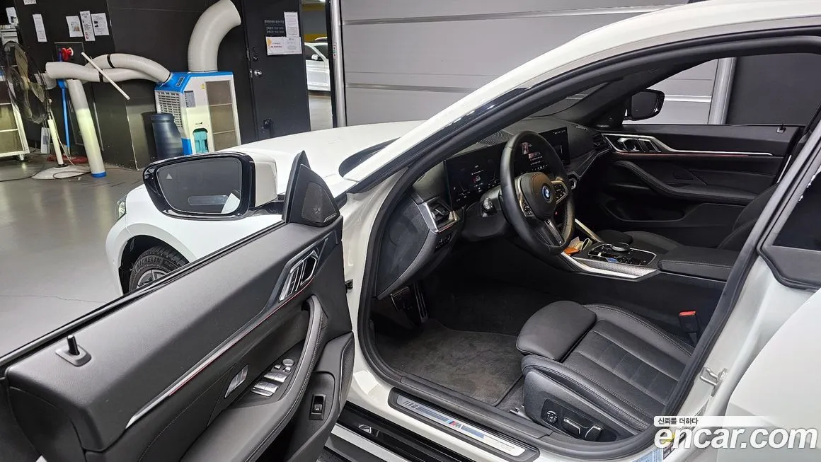 BMW i4 — фото 10