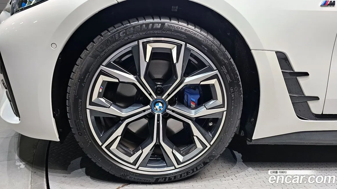 BMW i4 — фото 5