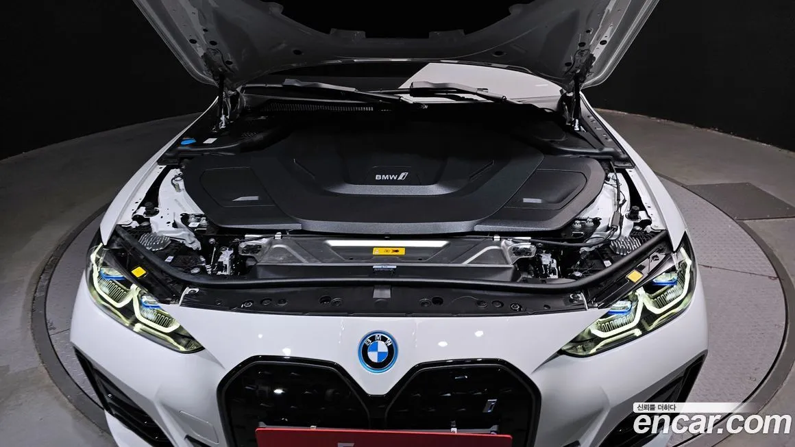 BMW i4 — фото 6