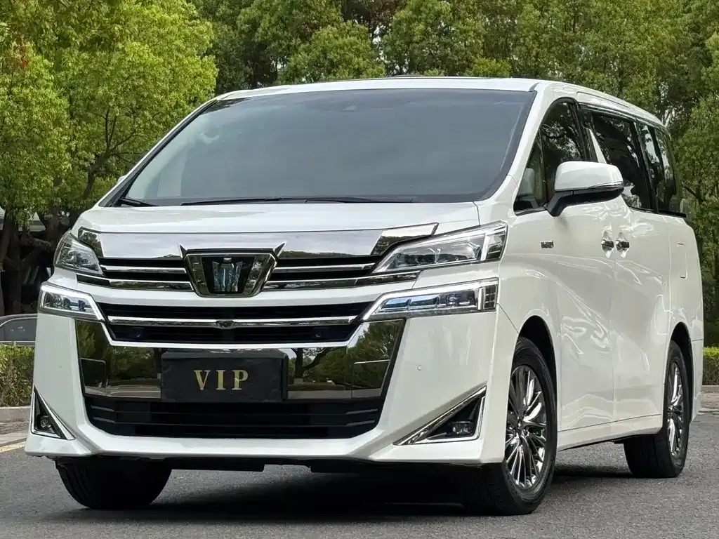 Toyota Vellfire — фото 1
