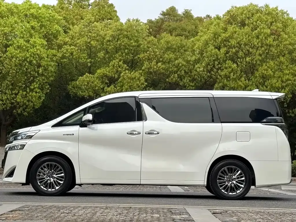 Toyota Vellfire — фото 6