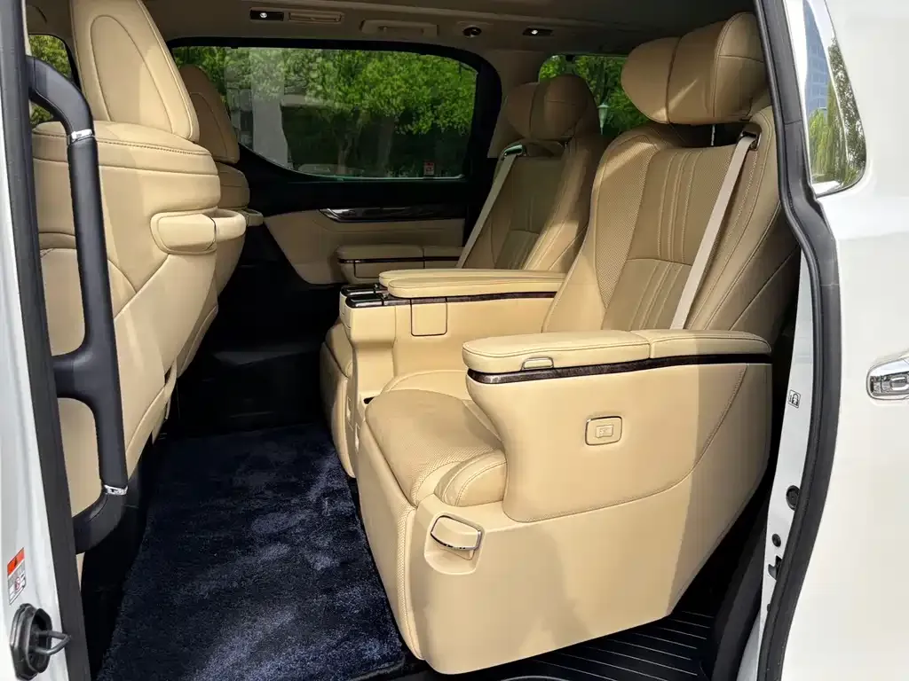 Toyota Vellfire — фото 8