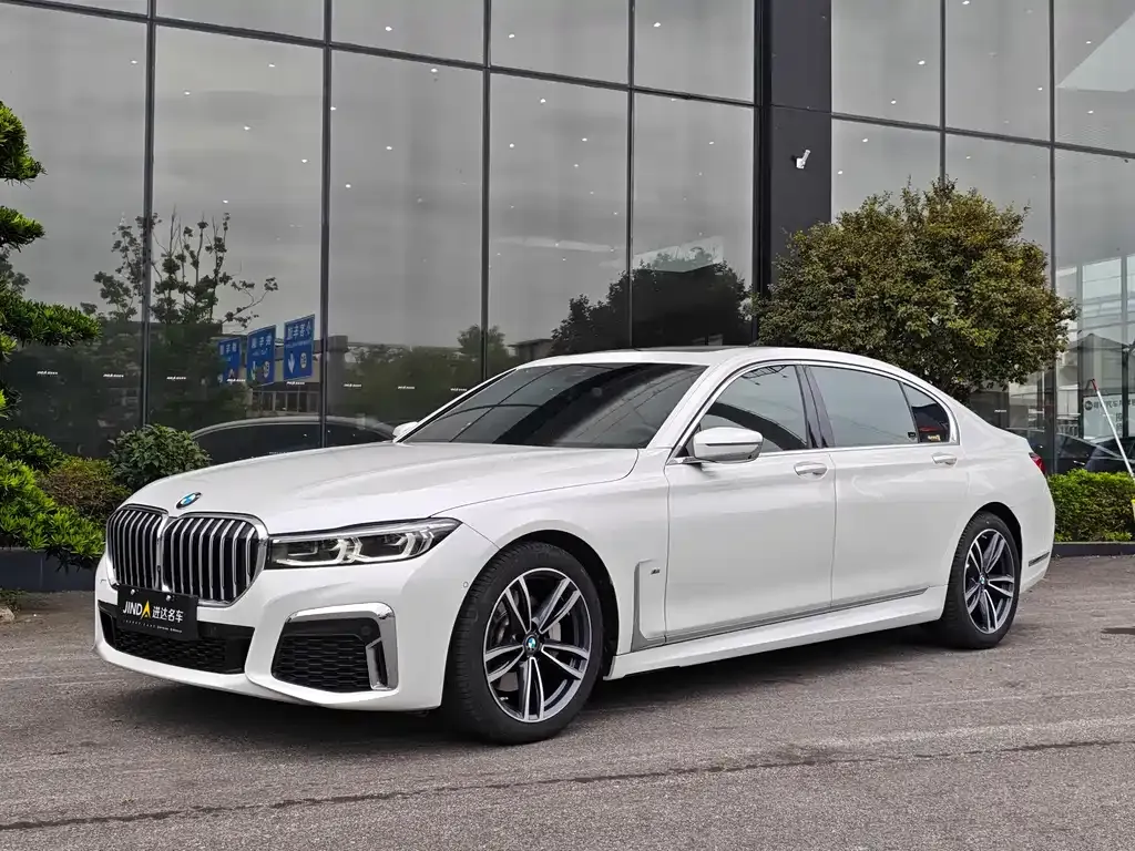 BMW 7 Series — фото 1
