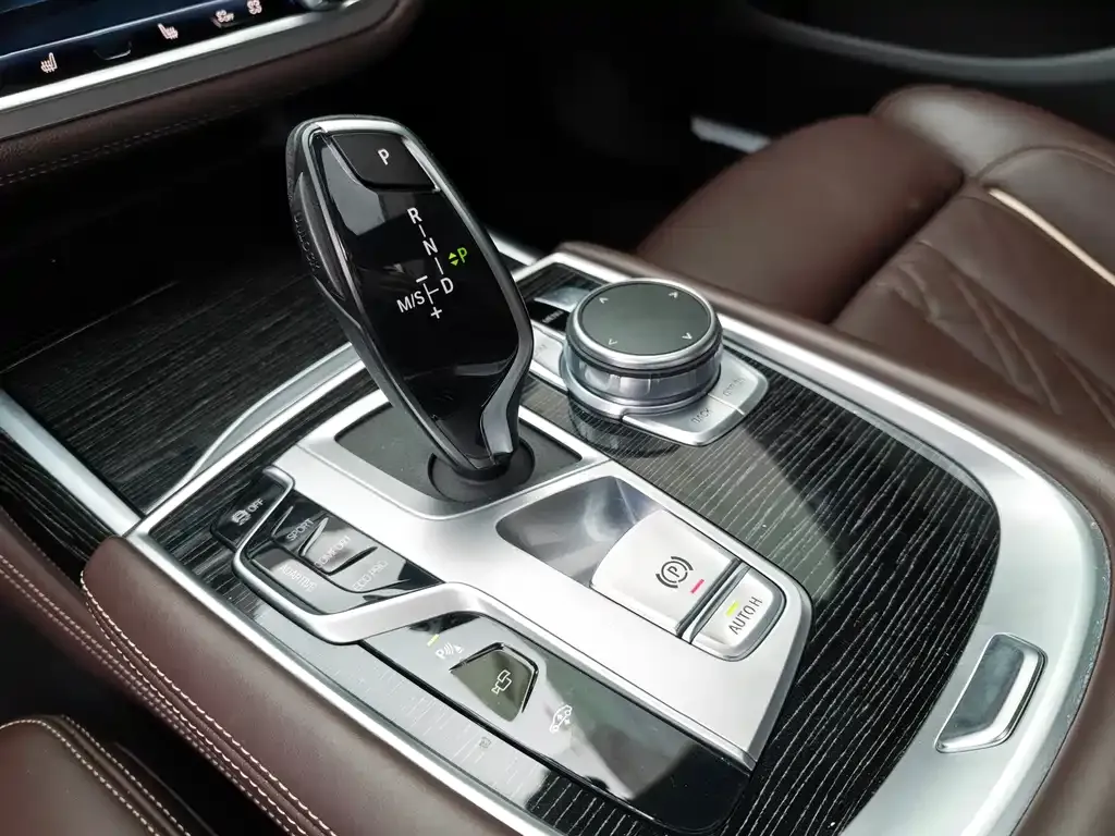 BMW 7 Series — фото 5