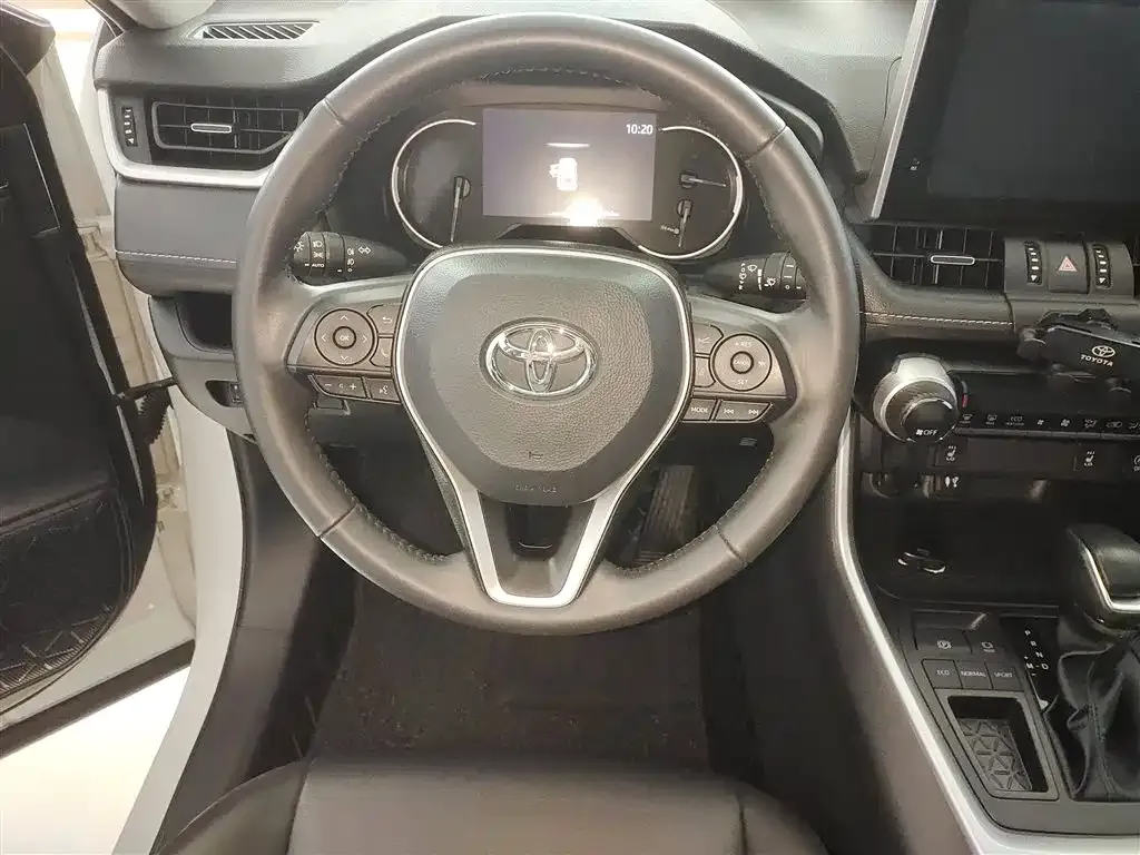 Toyota RAV4 — фото 6