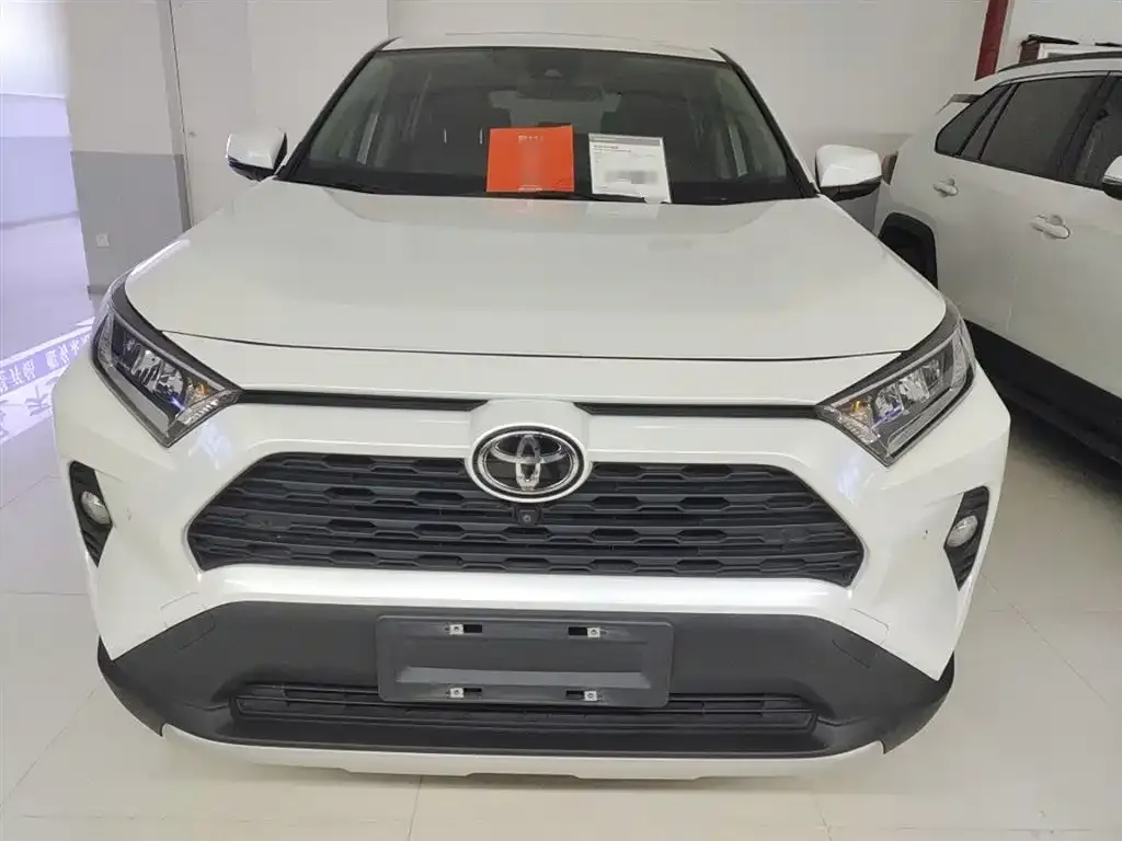 Toyota RAV4 — фото 8