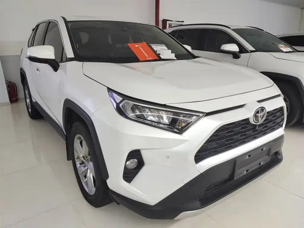 Toyota RAV4 — фото 9