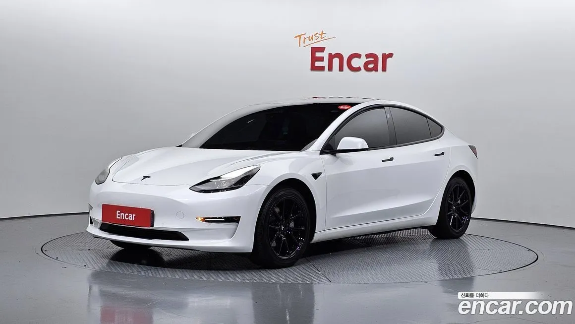 Tesla Model 3 — фото 1