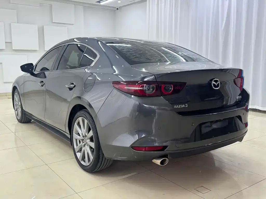 Mazda 3 Axela — фото 4