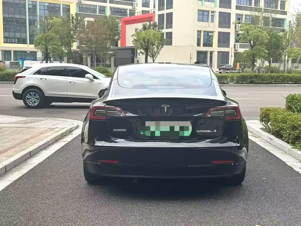 Tesla Model 3 — фото 8