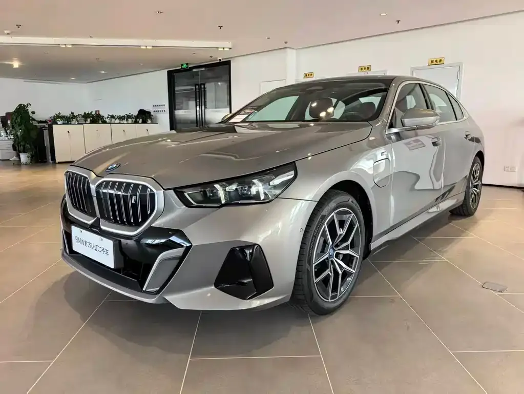 BMW i5 — фото 1