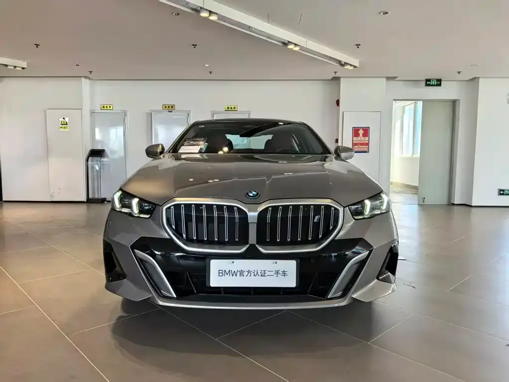 BMW i5 — фото 2