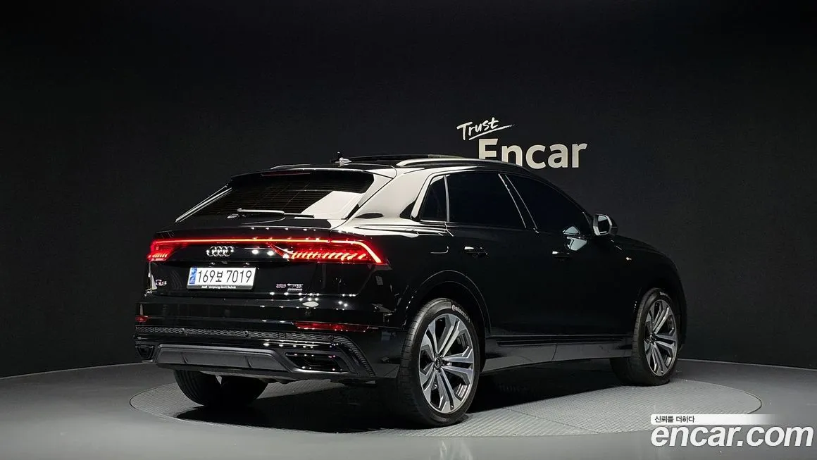 Audi Q8 — фото 2