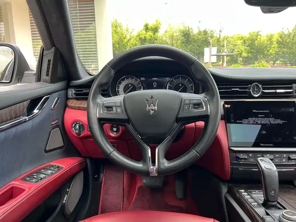 Maserati Quattroporte — фото 6