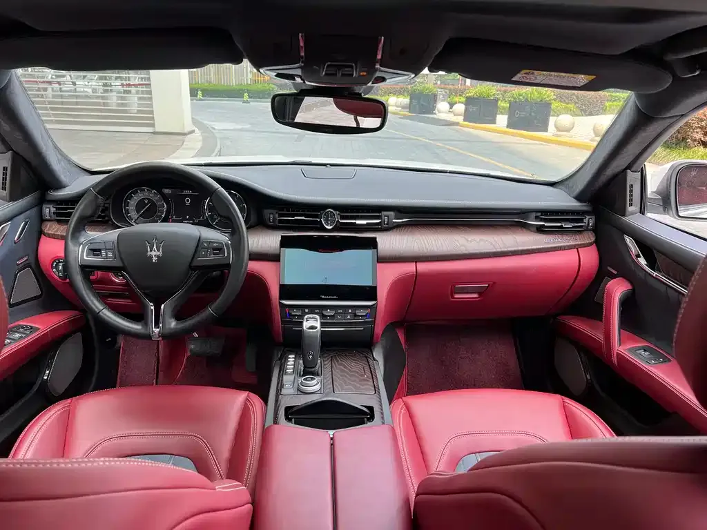 Maserati Quattroporte — фото 9