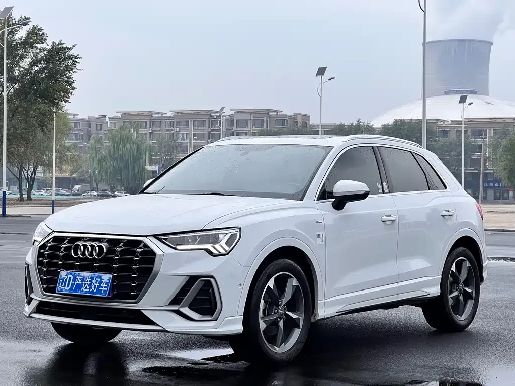 Audi Q3 — фото 1