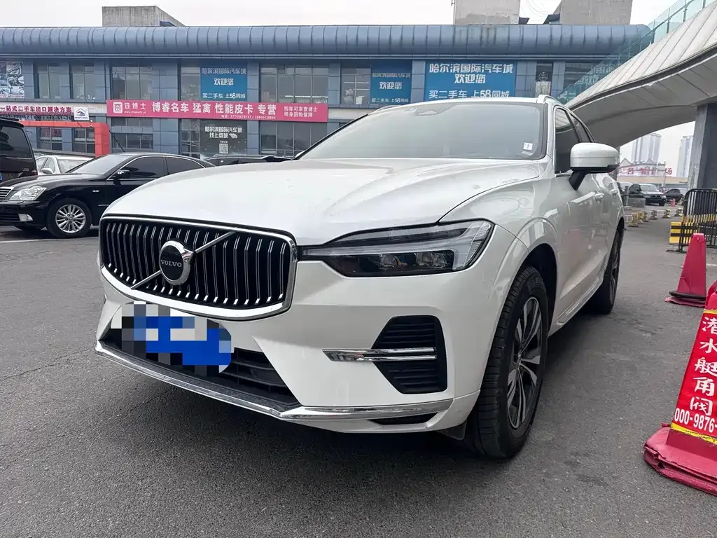 Volvo XC60 — фото 1