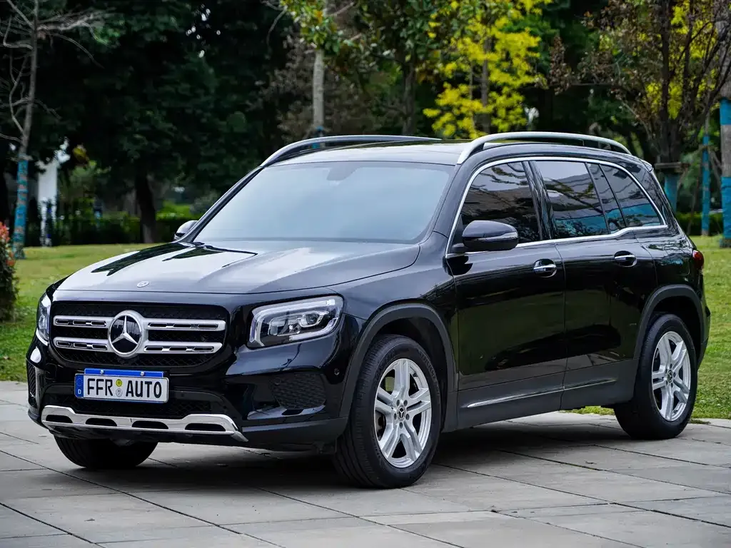 Mercedes-Benz GLB — фото 1