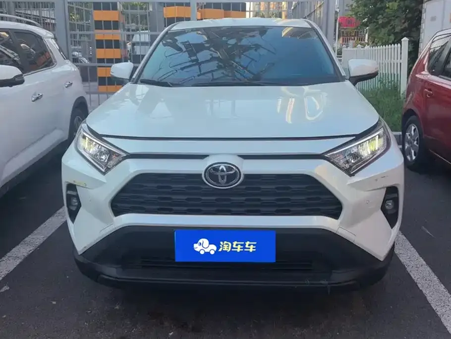 Toyota RAV4 — фото 2