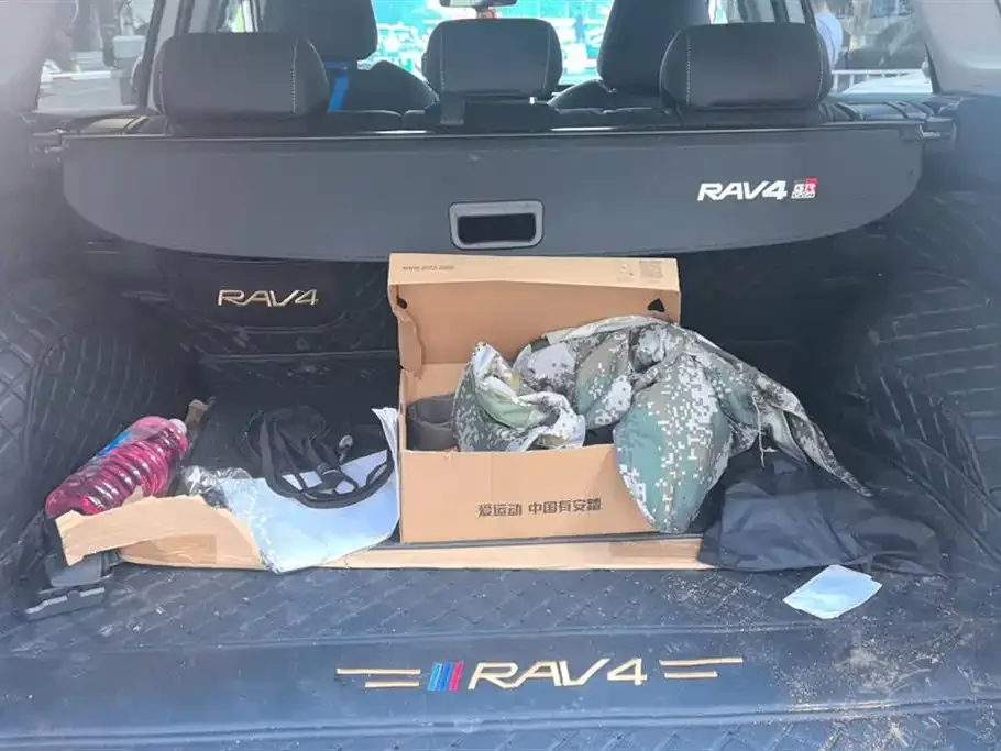 Toyota RAV4 — фото 4