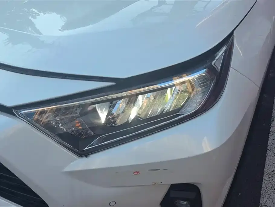 Toyota RAV4 — фото 5