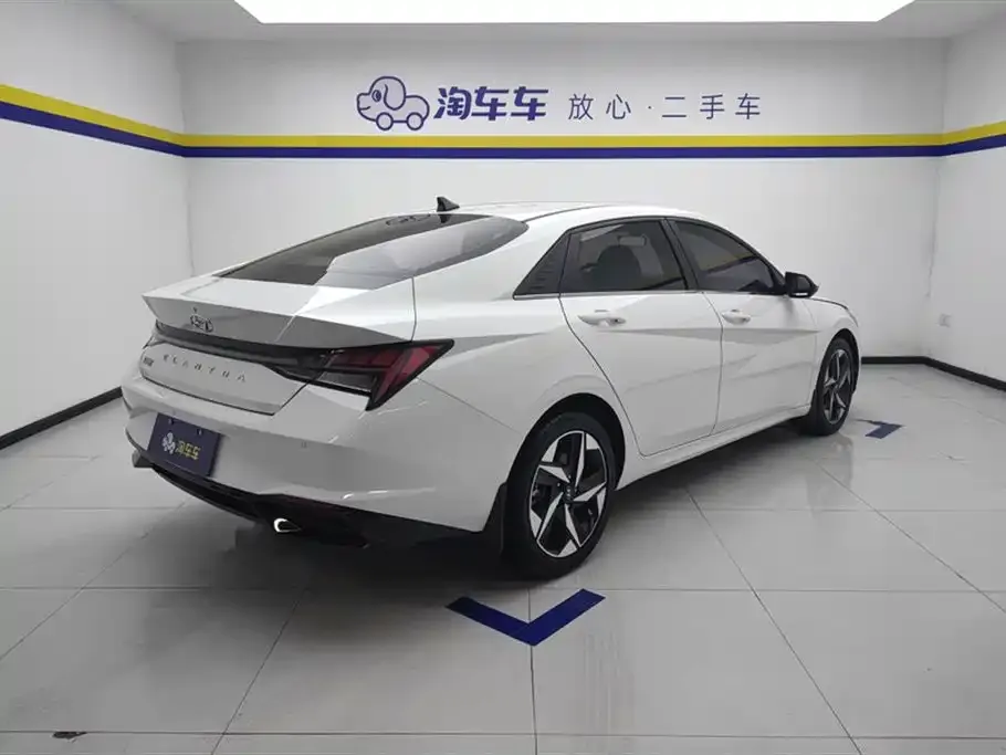 Hyundai Elantra — фото 3
