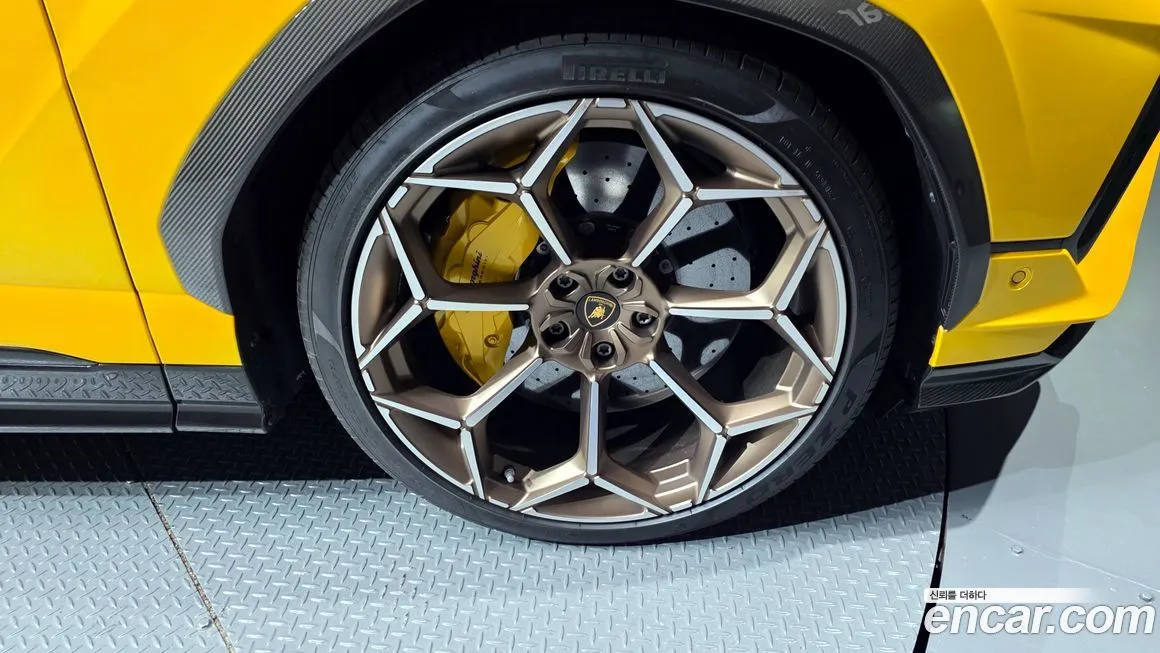 Lamborghini Urus — фото 5