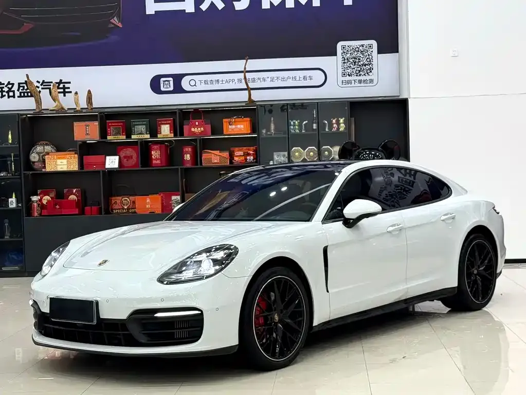 Porsche Panamera — фото 1