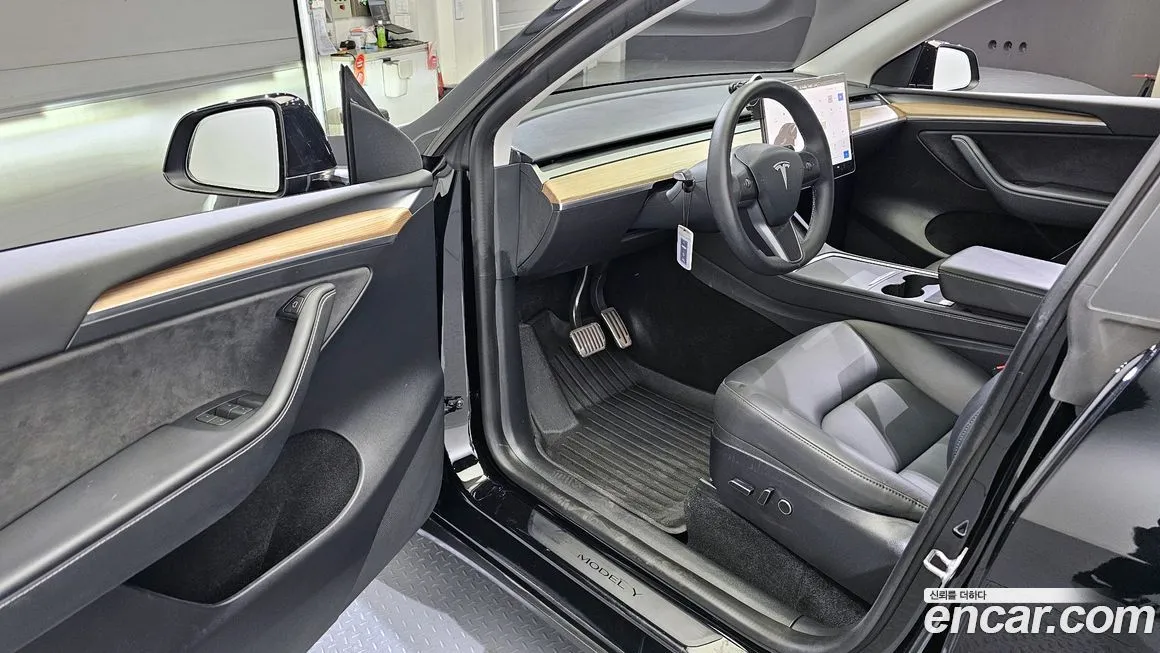 Tesla Model Y — фото 10