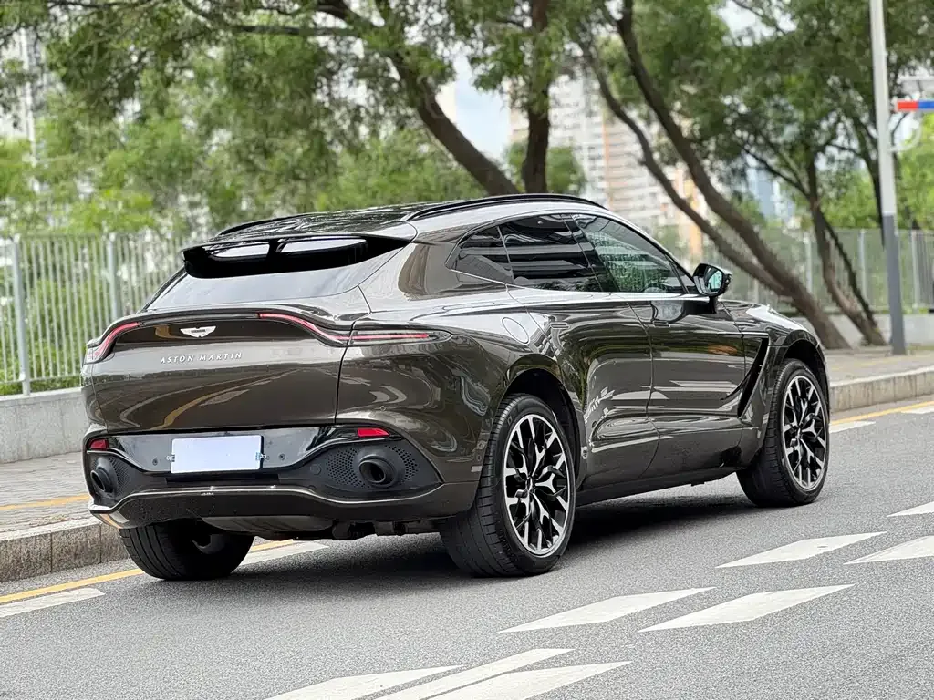 Aston Martin DBX — фото 3
