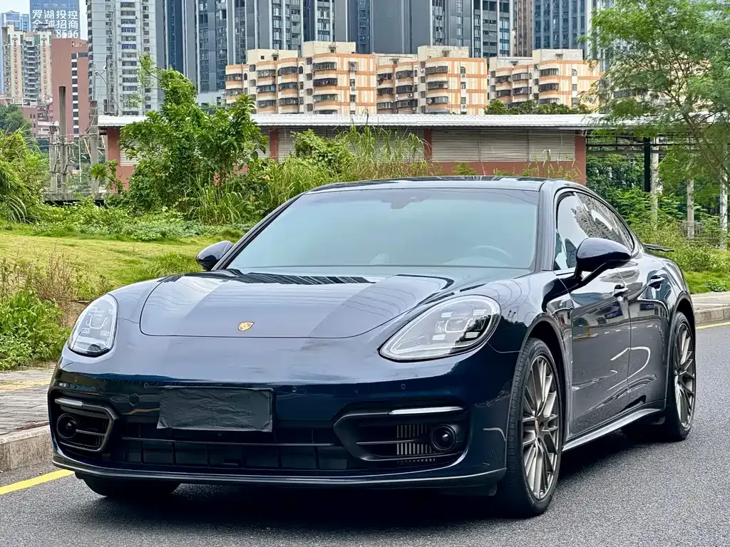 Porsche Panamera — фото 1
