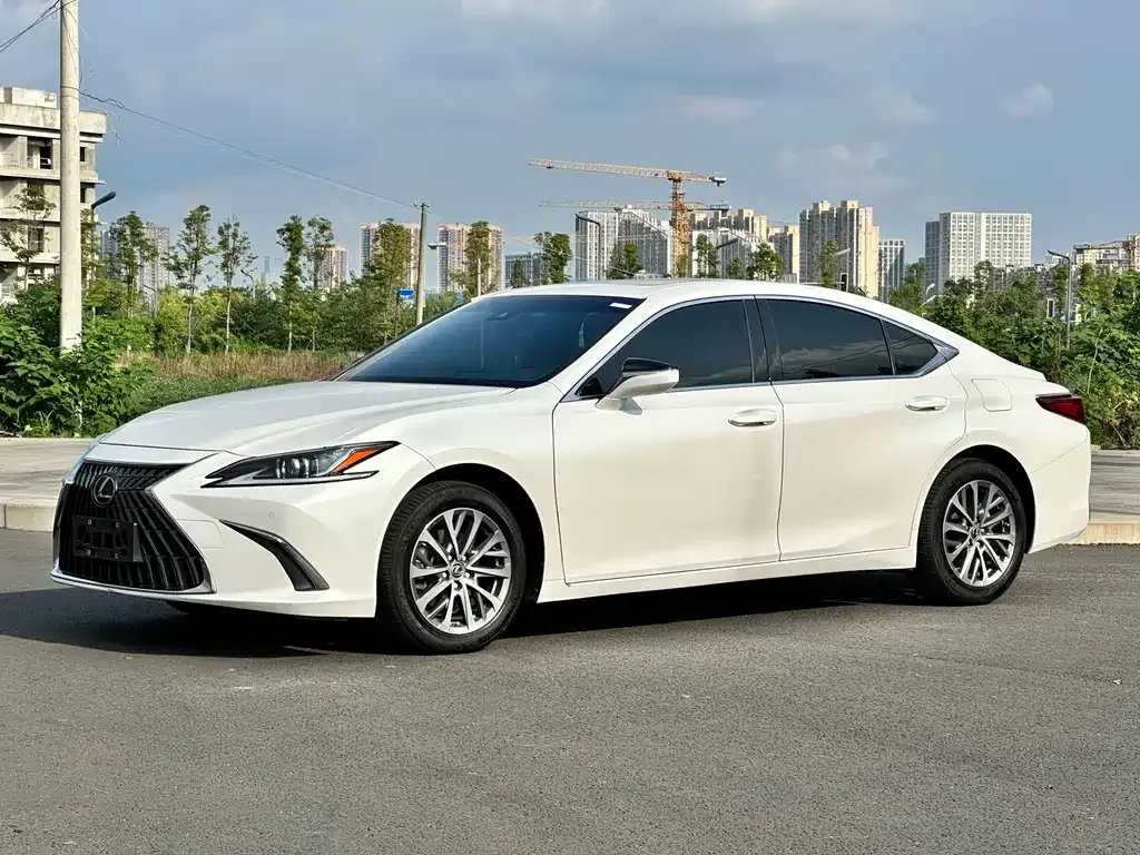 Lexus ES — фото 1