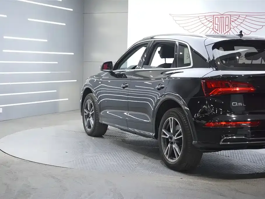 Audi Q5L — фото 3