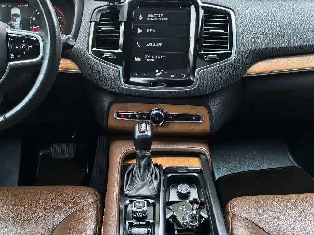 Volvo XC90 — фото 10