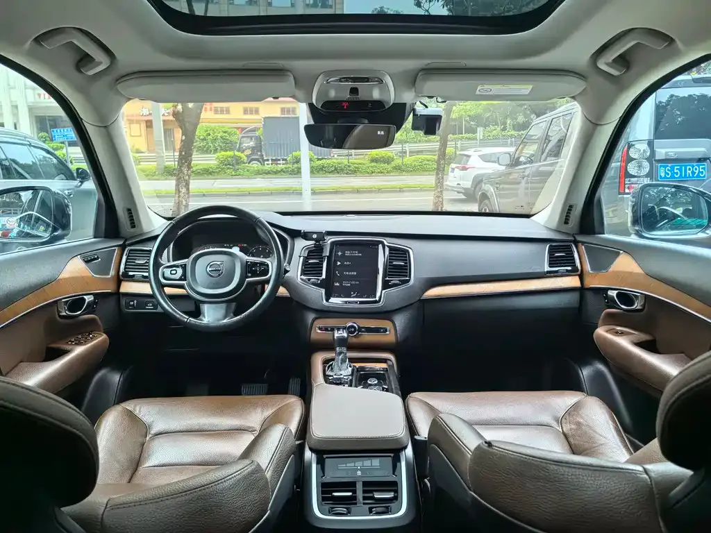 Volvo XC90 — фото 9
