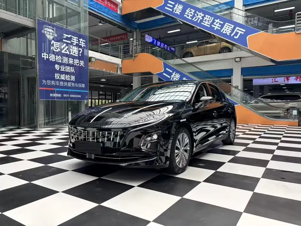 Hongqi E-QM5 — фото 1