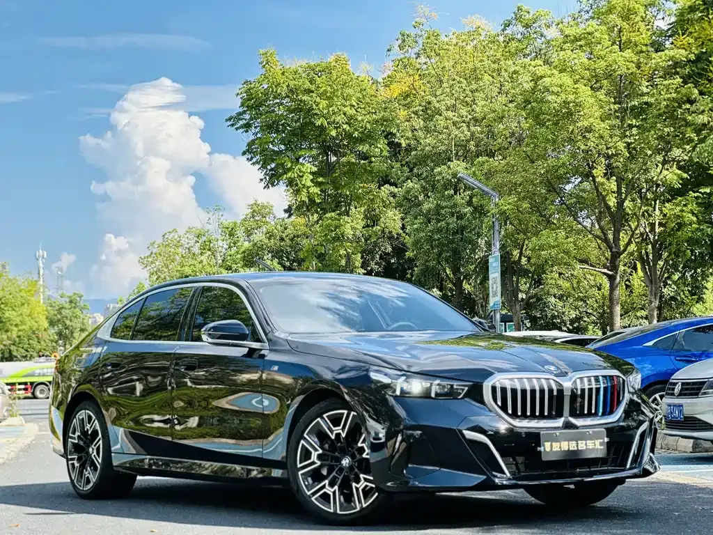 BMW 5 Series — фото 4