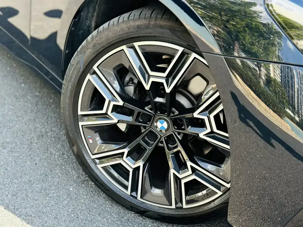 BMW 5 Series — фото 9