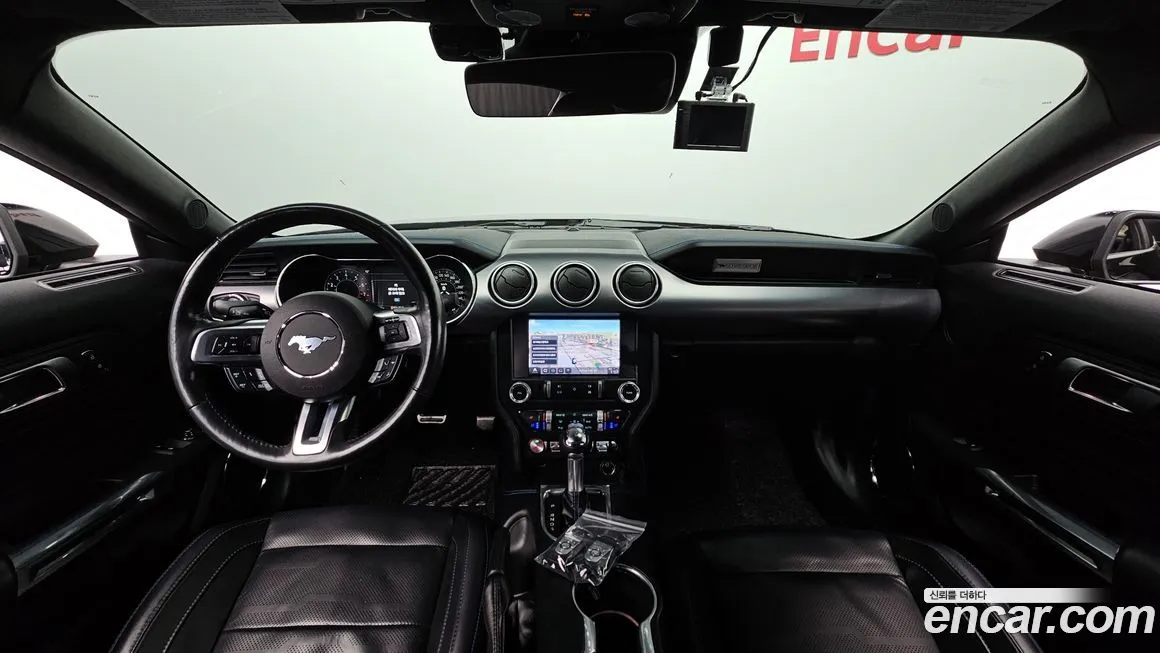 Ford Mustang — фото 7