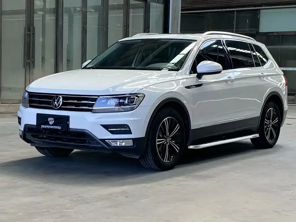 Volkswagen Tiguan L — фото 1
