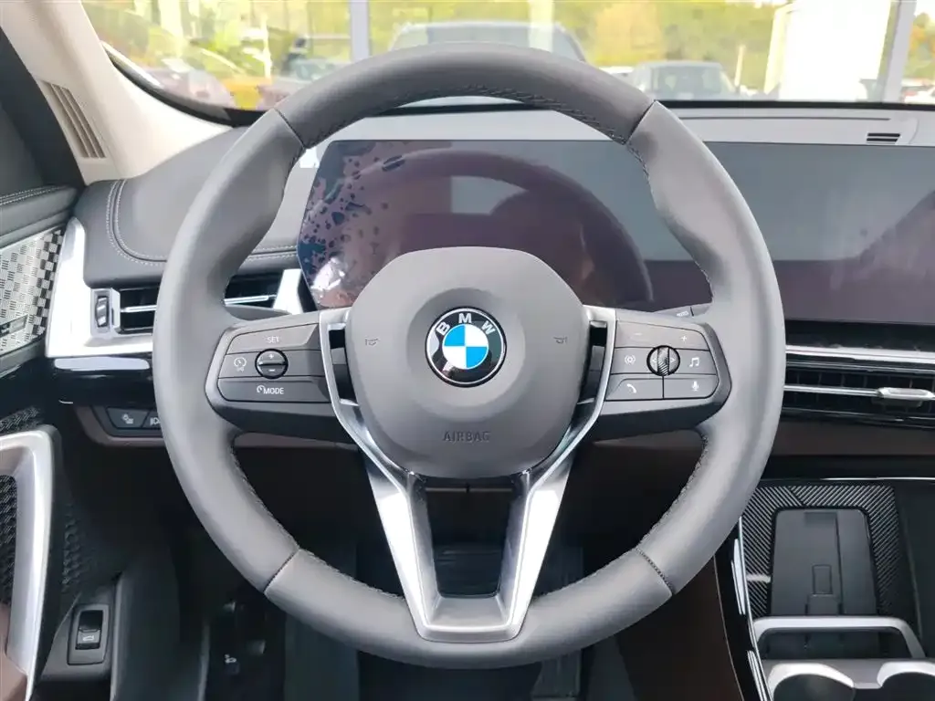 BMW X1 — фото 9