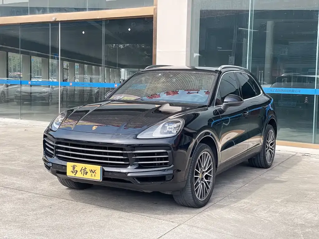 Porsche Cayenne — фото 1